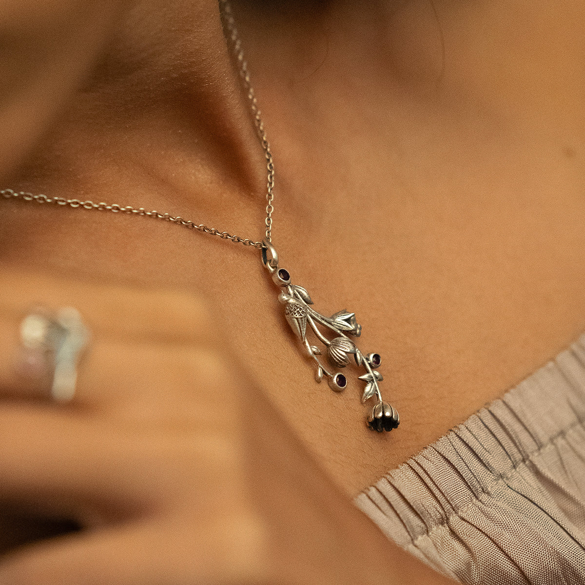 William Morris - Strawberry Thief Vertical Silver Pendant by Moha - Image 5